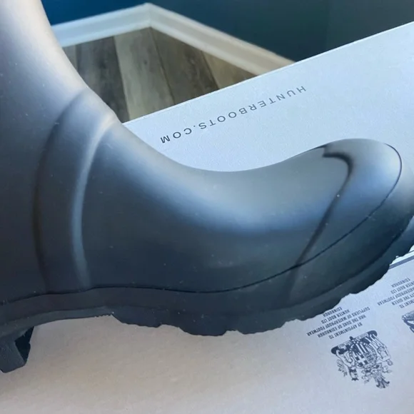 SOLD - NIB Hunter Tall Rain-boots- Black Women’s Size 7 - Picture 10 of 12